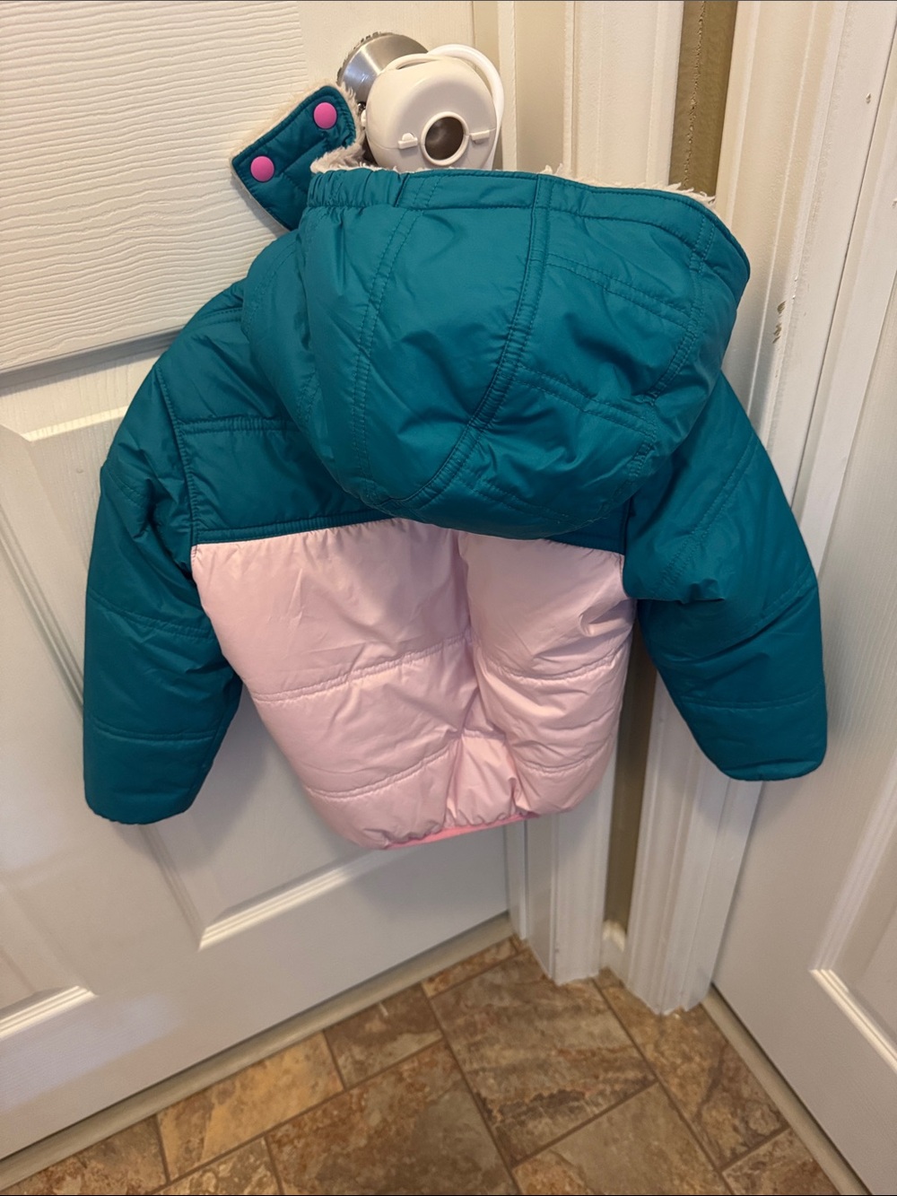 Patagonia Teal & Light Pink Kids Puffer Jacket, 4T. Gently Used Condition. - Picture 10 of 12
